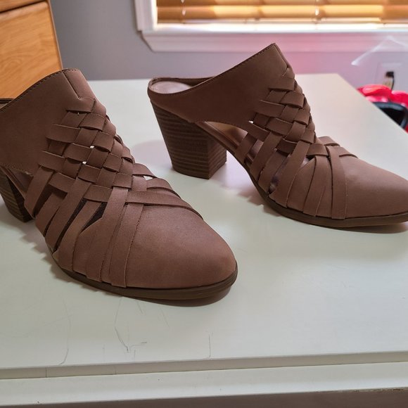 Woven Tan faux leather heels Univeral Threads size 8.5M - Picture 2 of 4